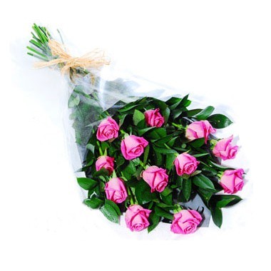 Bouquet de doce rosas blancas